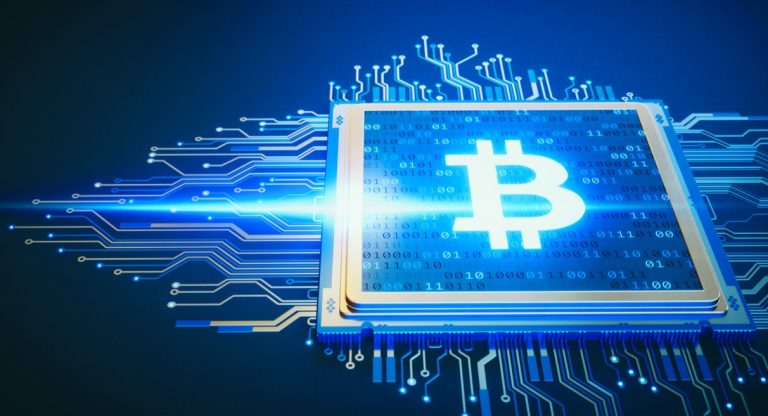 Processeur informatique avec symbole de cryptomonnaie sur circuit imprimé