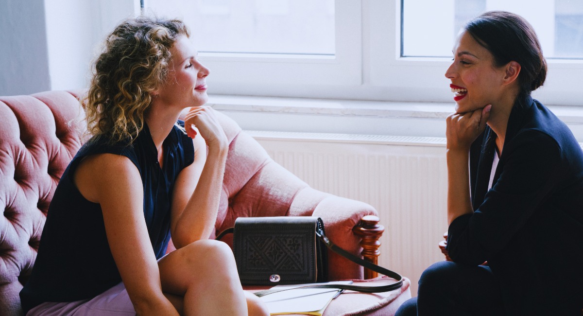 Séance de coaching individuel entre deux personnes assises