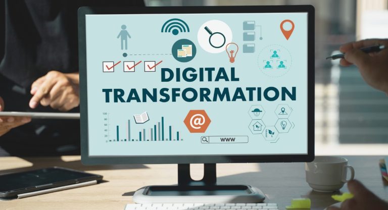 Ecran d'ordinateur affichant des icones de transformation digitale en reunion