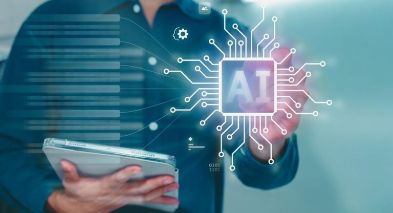 Personne tenant une tablette devant une interface numerique representant une puce d'intelligence artificielle